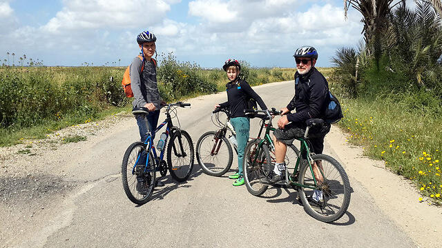 Bike riders at Be'eri Forest (Photo: Roee Idan)