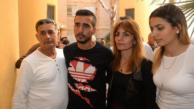 Niv Asraf with his family (Photo: Herzl Yosef) (צילום:הרצל יוסף) Niv Asraf with his family (Photo: Herzl Yosef)