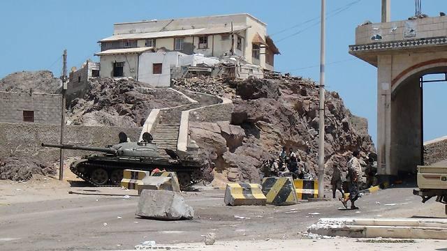 Fighting in Aden, Yemen. (Photo: AFP) (צילום: AFP) Fighting in Aden, Yemen. (Photo: AFP)