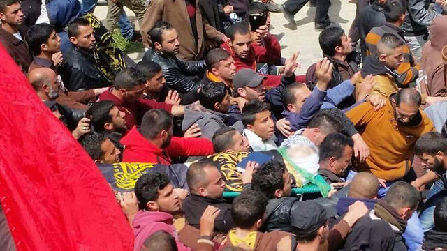 Crowd at the funeral in Beit Omar 