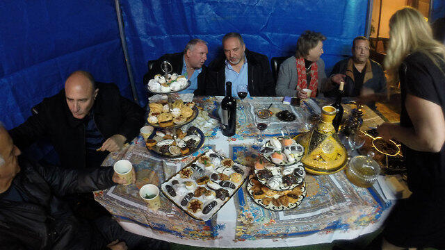 Lieberman at Mimouna celebrations in Jerusalem (Photo: Eli Mendelbaum) (צילום: אלי מנדלבאום) Lieberman at Mimouna celebrations in Jerusalem (Photo: Eli Mendelbaum)