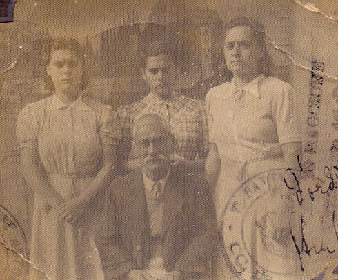 Savas and his daughtersnullnull Savas and his daughters