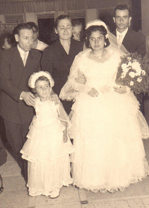 Shoshana at her wedding to Yaakov Hassidnullnull Shoshana at her wedding to Yaakov Hassid