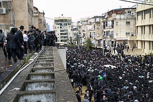 Rabbi Chaim Greineman's funeral in Bnei Brak (Photo: Ofer Amram)