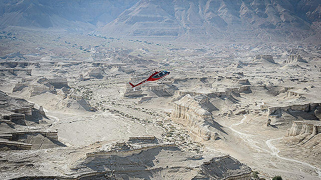 Helicopter over Masada. (Photo: Israel Bardugo) (צילום: ישראל ברדוגו ) Helicopter over Masada. (Photo: Israel Bardugo)