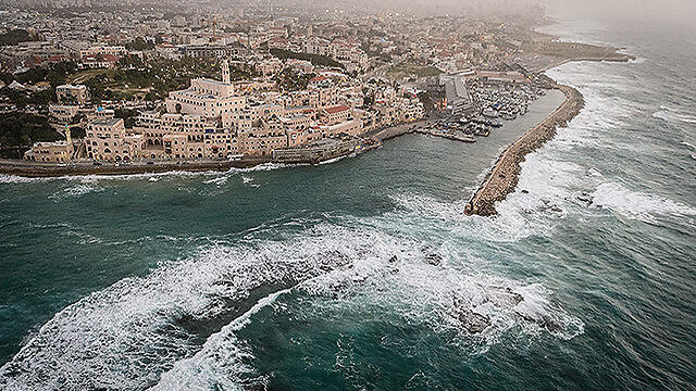 Jaffa port during recent storm. (Israel Bordugo) (צילום: ישראל ברדוגו ) Jaffa port during recent storm. (Israel Bordugo)