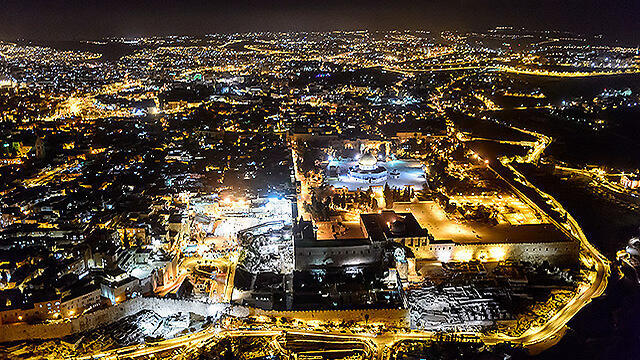 Temple Mount at night (Photo: Israel Bardugo) (צילום: ישראל ברדוגו ) Temple Mount at night (Photo: Israel Bardugo)