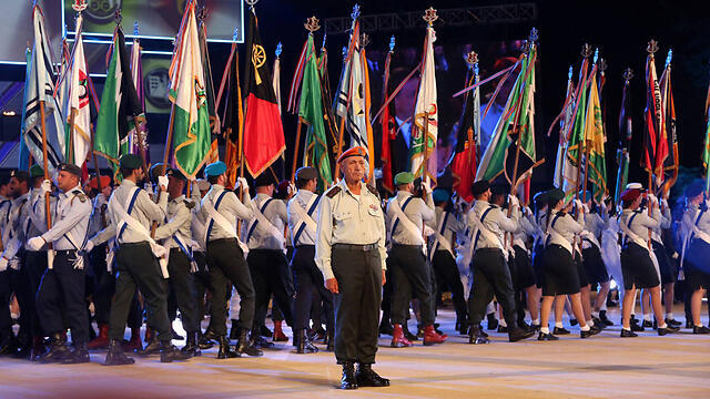 IDF flag bearers commanded by Col. (res.) David Rokani (Photo: Amit Shabi) (צילום: עמית שאבי "ידיעות אחרונות") IDF flag bearers commanded by Col. (res.) David Rokani (Photo: Amit Shabi)