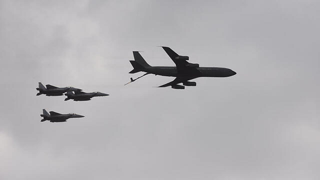 Flyover passes over Be'er Sheva (Photo: Herzl Yosef) (צילום: הרצל יוסף) Flyover passes over Be'er Sheva (Photo: Herzl Yosef)