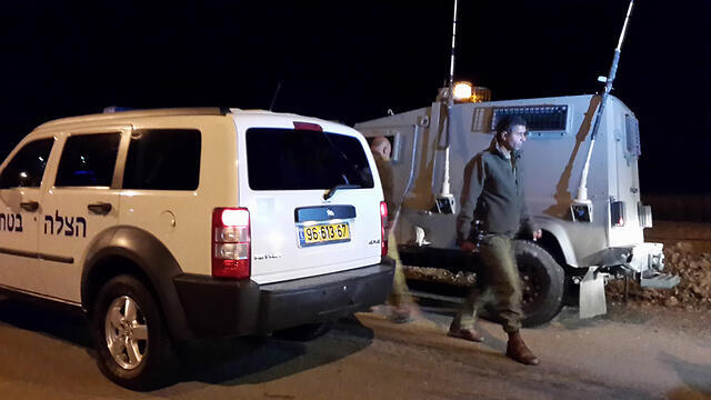 IDF searches for Gaza rocket (Photo: Roee Idan)