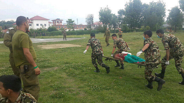 IDF and Nepalese rescue forces in action (Photo: Itay Blumenthal)