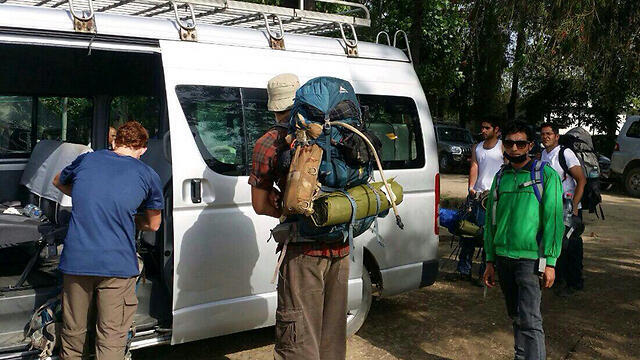 Search team (Photo: Play East Nepal) (צילום: פליי איסט נפאל) Search team (Photo: Play East Nepal)