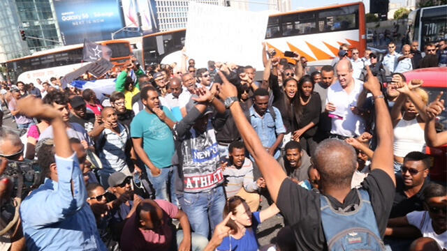 Protesters (Photo: Motti Kimchi)