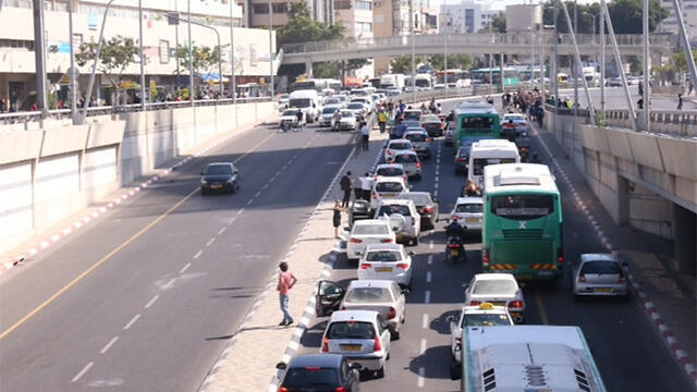 Roads blocked in central Tel Aviv due to the protest (Photo: Motti Kimchi)