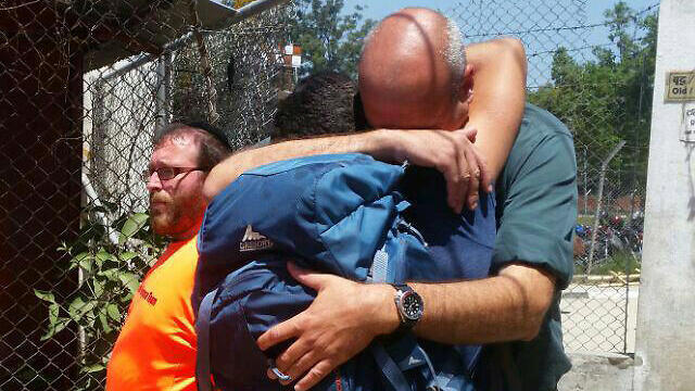Patrick Asraf and his son's friend in Kathmandu (Photo: IsraLife) (צילום: דוברות משלחת ישראלייף) Patrick Asraf and his son's friend in Kathmandu (Photo: IsraLife)