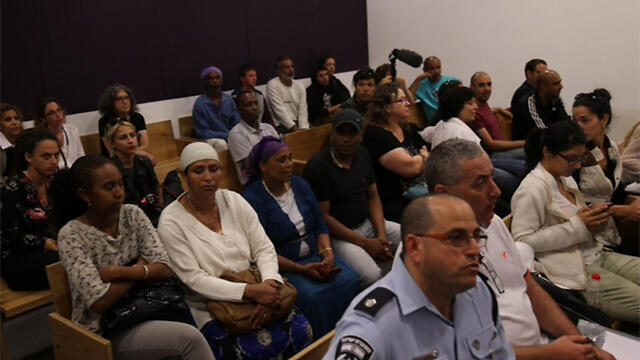Families of those arrested during protest wait during hearing at Tel Aviv Magistrate court. (Photo: Motti Kimchi) (צילום: מוטי קמחי) Families of those arrested during protest wait during hearing at Tel Aviv Magistrate court. (Photo: Motti Kimchi)