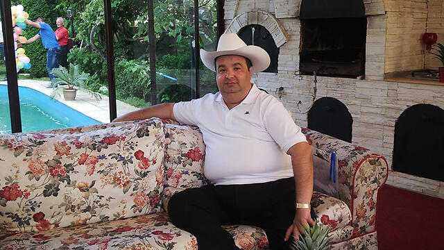 Cioaba inherited the 'crown' from his father two years ago.nullnull Cioaba inherited the 'crown' from his father two years ago.