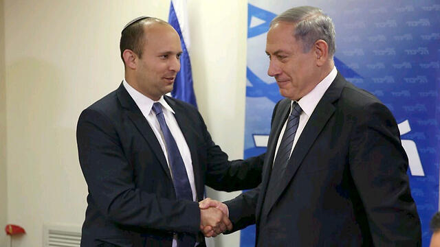 Bennett and Netanyahu shake hands (Photo: New Media Likud)