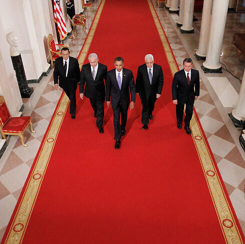 2010 White House meeting of Hosni Mubarak, Benjamin Netanyahu, Barack Obama, Mahmoud Abbas and King Abdullah (Photo: AP) (צילום: AP) 2010 White House meeting of Hosni Mubarak, Benjamin Netanyahu, Barack Obama, Mahmoud Abbas and King Abdullah (Photo: AP)