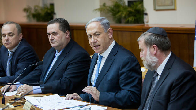 First meeting of 34th government (Photo: Flash90) (צילום: יונתן זינדל, פלאש90) First meeting of 34th government (Photo: Flash90)