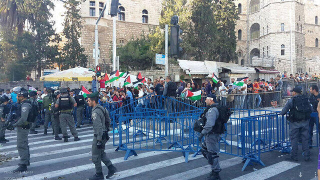 Police near the Damascus Gate, where Palestinians were protesting (Photo: Roi Yanovsky)