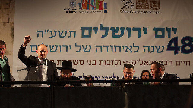 Bennett speaking at the Western Wall ceremony, with Gilad Erdan and Gideon Sa'ar also in attendence (Photo: Gil Yohanan) (צילום: גיל יוחנן) Bennett speaking at the Western Wall ceremony, with Gilad Erdan and Gideon Sa'ar also in attendence (Photo: Gil Yohanan)