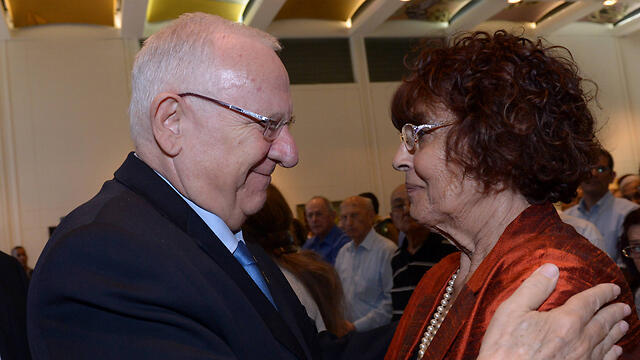 President Reuven Rivlin with Cohen's widow, Nadia, at the ceremony (Photo: Haim Tzah, GPO) (צילום: חיים צח / לע"מ) President Reuven Rivlin with Cohen's widow, Nadia, at the ceremony (Photo: Haim Tzah, GPO)