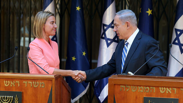 Mogherini (L) and Netanyahu (Photo: Amit Shabi)