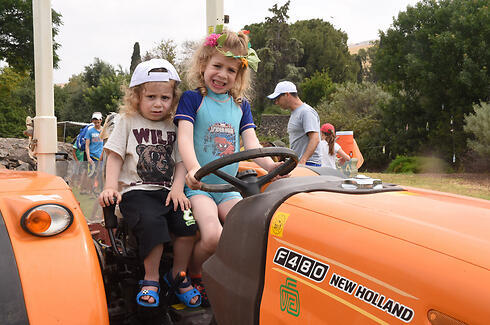 Shavuot celebrations in Kibbutz Gonen (Photo: Avihu Shapira)