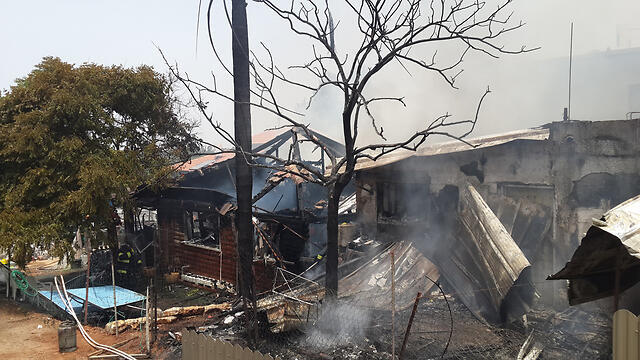 Tel Mond street after fire put out (Photo: Raanan Ben-Zur)