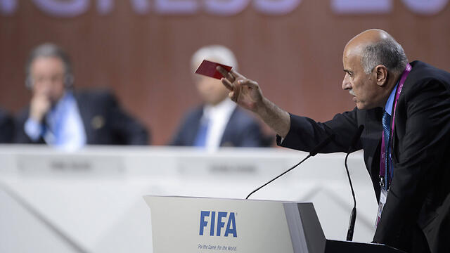 Rajoub issues red card against Israel (Photo: AFP) (צילום: AFP) Rajoub issues red card against Israel (Photo: AFP)