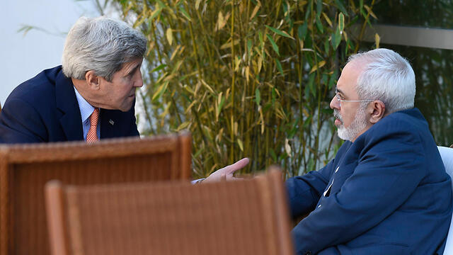US Secretary of State John Kerry and Iranian counterpart Mohammad Javad Zarif (Photo: AP) 