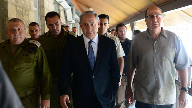 IDF Chief of Staff Eisenkot, Prime Minister Netanyahu and Defense Minister Ya'alon (Photo: Koby Gideon, GPO) (צילום: קובי גדעון, לע''מ) IDF Chief of Staff Eisenkot, Prime Minister Netanyahu and Defense Minister Ya'alon (Photo: Koby Gideon, GPO)