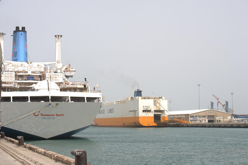 שביתה ועד עובדי נמל אשדוד מסרבים לשוב לעבוד נמלים (צילום: אבי רוקח) שביתה ועד עובדי נמל אשדוד מסרבים לשוב לעבוד נמלים