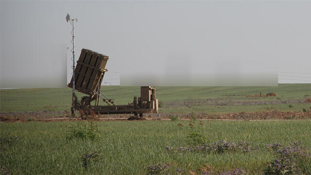 Iron Dome battery in Netivot area (Photo: Bar-El Efraim) (צילום: בראל אפריים) Iron Dome battery in Netivot area (Photo: Bar-El Efraim)