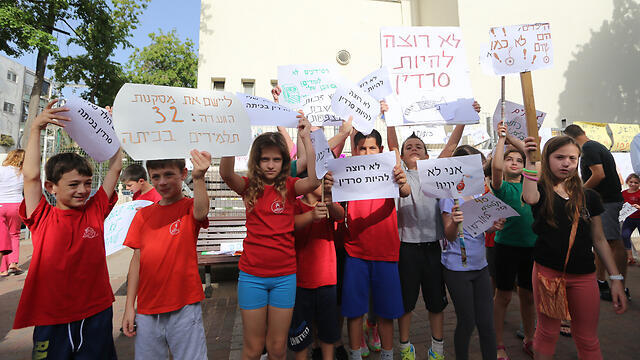 Students protesting at a school in Givatayim. (Photo: Yaron Brener)