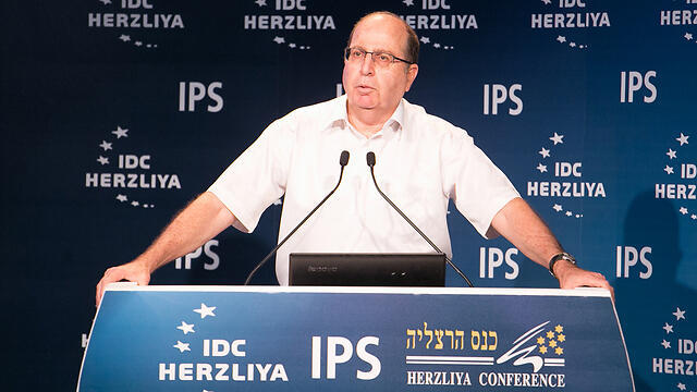Defense Minister Moshe Ya'alon (Photo: Erez Harudi) (צילום: ארז חרודי, עושים צילום) Defense Minister Moshe Ya'alon (Photo: Erez Harudi)