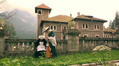 For women only. 'The Gift of Fire' (Photo: Seret 2015) 