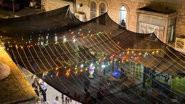 Jerusalem's old city lights up for Ramadan (Photo:EPA)