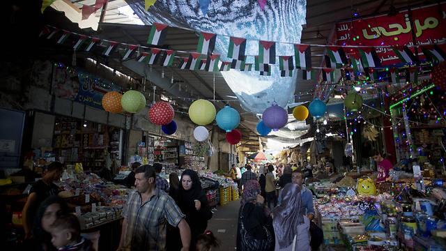 Gaza City market decorate for Ramadan (Photo:AP)