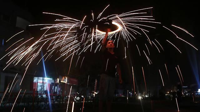 Gazan boy celebrate Ramadan with fireworks (Photo:AFP)