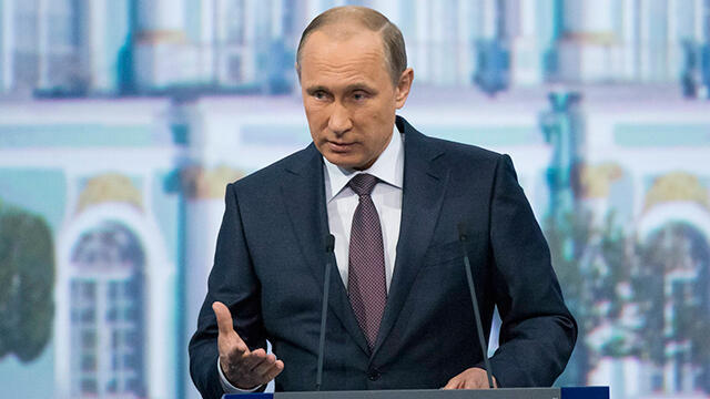President Putin is cracking down (Photo: AP) (צילום: AP) President Putin is cracking down (Photo: AP)