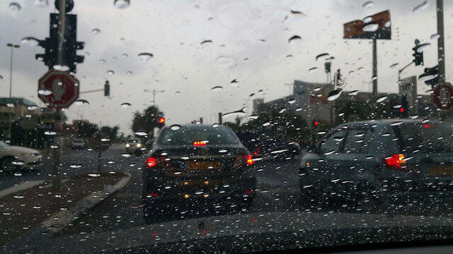 Rainy weather in Hadera (Photo: George Ginsburg)