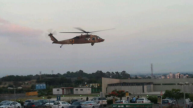 Soldiers being airlifted to hospital (Photo: Itay Blumenthal) (צילום: איתי בלומנטל) Soldiers being airlifted to hospital (Photo: Itay Blumenthal)