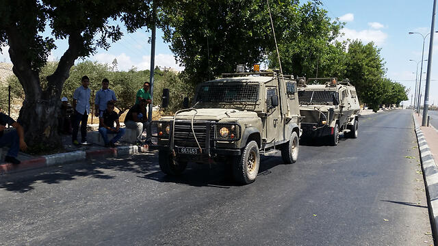 Security vehicles at the scene of the attack (Photo: Eli Mendelbaum)