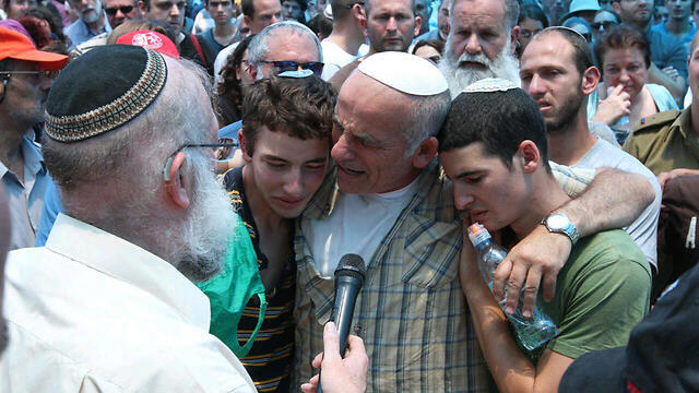 Eliezer Rosenfeld at his son's funeral (Photo: Ido Erez)