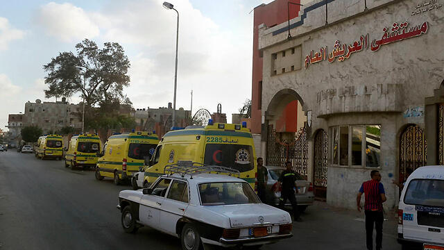 Ambulances in Sinai, more than 100 Islamic State fighters killed (Photo: AP)