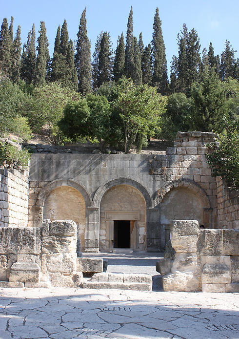 Entrance of the Cave of Coffins, Beit She'arim National Park (Photo: Israel Nature and Parks Authority)
