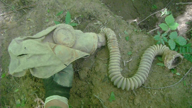 Gas mask found near the body (Photo courtesy of Israel Bristman) (צילום: באדיבות ישראל בריסטמן) Gas mask found near the body (Photo courtesy of Israel Bristman)