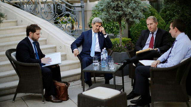 Kerry and his team in Vienna (Photo: Reuters) (צילום: רויטרס) Kerry and his team in Vienna (Photo: Reuters)